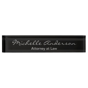 Avocat de script gris noir sur plaque de droit
