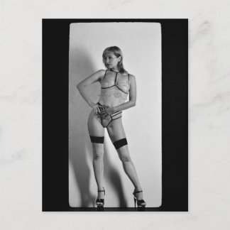 ● B&W pin up Girl ● Photo Carte Postale ●