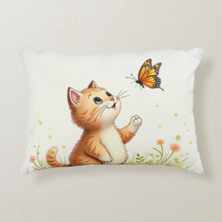 Baby chat et papillon coussin