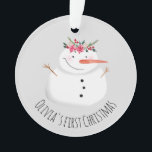 Baby Girls First Christmas Flower Snowman and Name<br><div class="desc">Ce design adorable comprend un bonhomme de neige unique et mignon de style aquarelle portant une guirlande Christmassy, ainsi que de l'espace pour personnaliser l'article en utilisant le nom de votre petite fille, et ajouter une photo. Le gardien parfait pour vous le premier Noël de votre petit, ou pour un...</div>