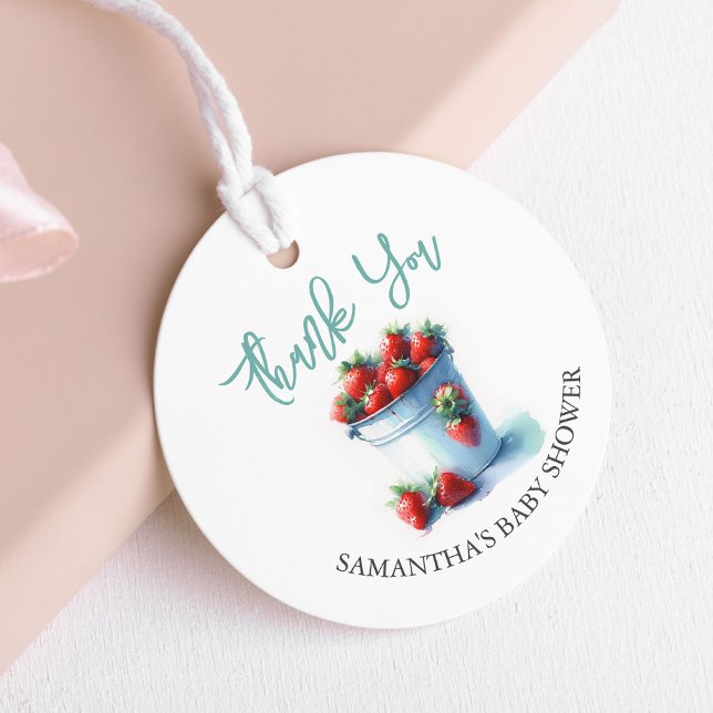 Baby shower Favoriser les étiquettes Fraises (Berry Sweet baby shower favor tags feature watercolor pint of strawberries exclusive Do Tell A Belle)