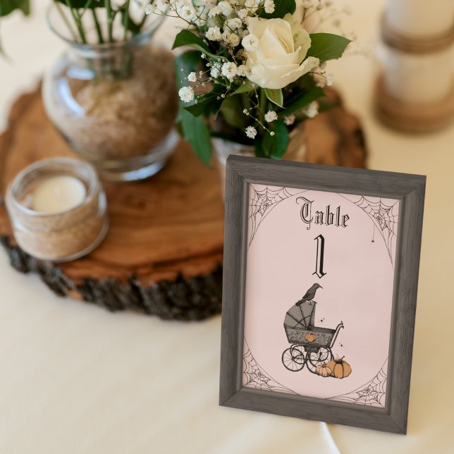 Baby shower gothique rose pâle Numéro de table (Blush Pink Gothic Baby Shower Table Number. Victorian Baby Carriage Hand-Drawn in Black Ink. )
