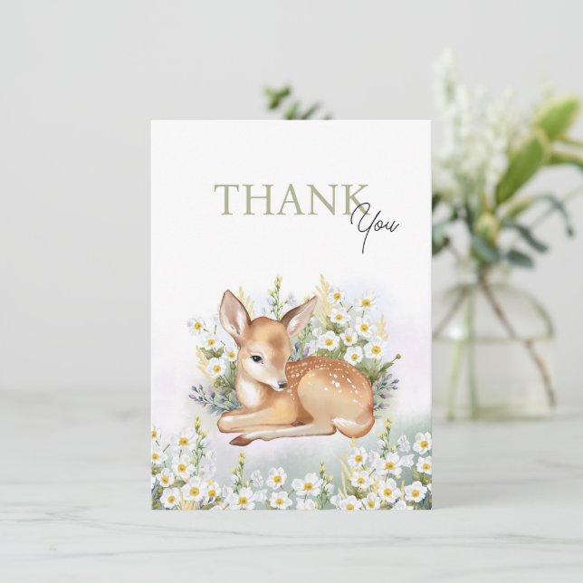 Baby shower invitations with an adorable  fawn. (Debout devant)