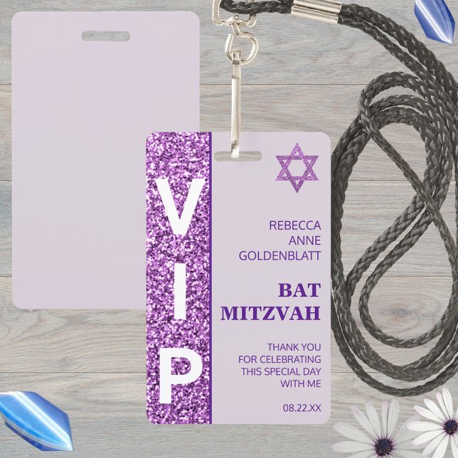 Badge Cadeau de fête de Bat Mitzvah VIP Unique Violet Gl (Custom VIP pass badges are so fun for a Bat Mitzvah party and make unique party favors)
