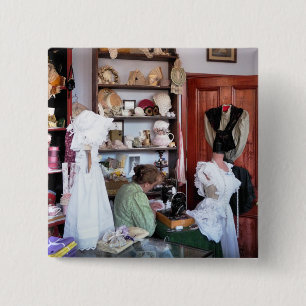 BADGE CARRÉ 5 CM ANGLETERRE VICTORIENNE