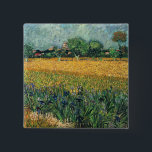 Badge Carré 5 Cm Arles avec Irises Van Gogh Art<br><div class="desc">Vue d'Arles avec Irises, Vincent van Gogh, Arles mai 1888. Huile sur toile, 54 x 65 cm. Amsterdam, Musée Van Gogh. F 409, JH 1416 Vincent Willem van Gogh (30 mars 1853 - 29 juillet 1890) était un artiste postimpressionniste néerlandais. Certaines de ses peintures sont maintenant parmi les oeuvres d'art...</div>