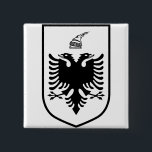 Badge Carré 5 Cm Armoiries de l'Albanie<br><div class="desc">Les armoiries de l'Albanie présentent l'aigle noir légendaire à deux têtes, un symbole puissant de liberté et d'unité. Placé sur un bouclier rouge audacieux, il reflète l'héritage fier de la nation et ses racines dans l'héraldique médiévale, inspiré par la bannière du héros national Skanderbeg. Cet emblème incarne la force, la...</div>