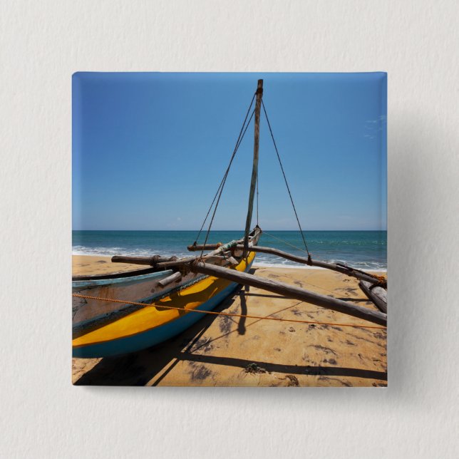 Badge Carré 5 Cm Bateau de pêche amarré sur la plage (Devant)