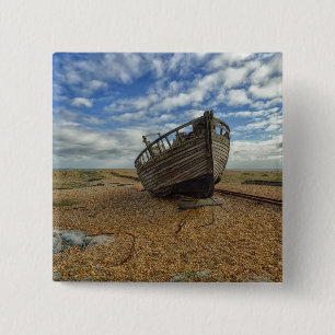 Badge Carré 5 Cm Bateau de pêche en bois abandonné   Dungeness