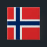 Badge Carré 5 Cm Bouton avec Drapeau de Norvège<br><div class="desc">Ajoutez une touche de fierté norvégienne à vos accessoires grâce à notre bouton exclusif avec le drapeau norvégien ! Conçu avec soin, ce bouton est plus qu’un accessoire élégant, c’est une célébration de la culture et du patrimoine norvégiens. Le design accrocheur met en valeur l'emblématique drapeau norvégien, faisant de ce...</div>
