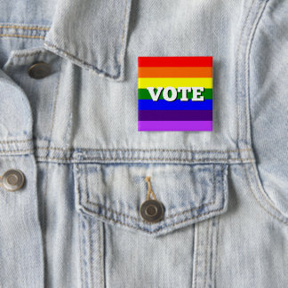 Badge Carré 5 Cm Bouton de vote sur l'arrière - plan d'arc-en-ciel