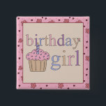 Badge Carré 5 Cm Bouton Fille d'anniversaire<br><div class="desc">"Fille d'anniversaire" pour l'anniversaire spécial de quelqu'un !</div>