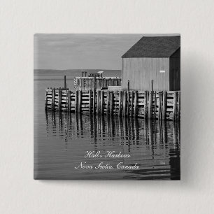 Badge Carré 5 Cm Bouton Hall's Harbour Wharf (B&W)