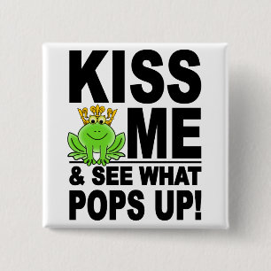 Badge Carré 5 Cm Bouton KISS ME Frog