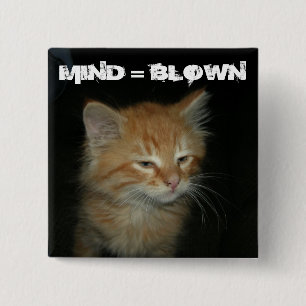 Badge Carré 5 Cm Bouton Kitty "MIND = BLOWN"