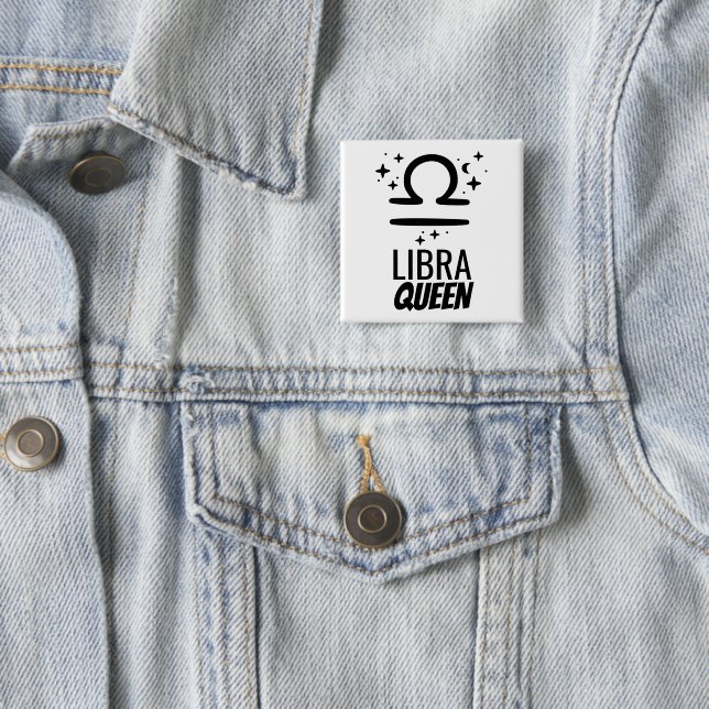 Badge Carré 5 Cm Bouton Libra Queen (En situation)