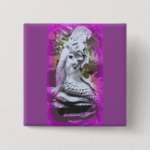 Badge Carré 5 Cm bouton mauve de sirène assise