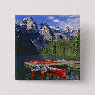 Badge Carré 5 Cm Canada, Alberta, lac Moraine. Des canoës rouges at
