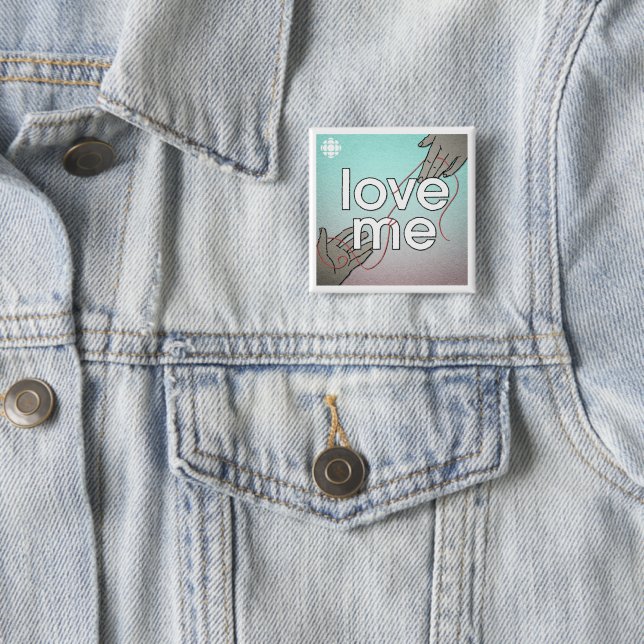 Badge Carré 5 Cm CBC Love Me (En situation)