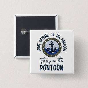 Badge Carré 5 Cm Ce qui se passe sur le ponton reste sur le ponton