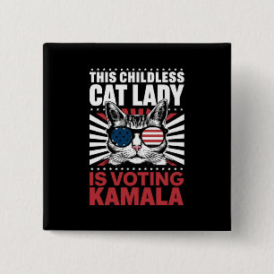 Badge Carré 5 Cm Cette dame de chats sans enfants vote Kamala 2024