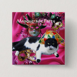 BADGE CARRÉ 5 CM CHAT AVEC CASQUETTE HARLEQUIN ET MASQUERADE DE FÊT