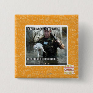 Badge Carré 5 Cm Chat et arme à feu humides