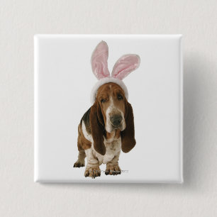 Badge Carré 5 Cm Chien de basset avec des oreilles de lapin