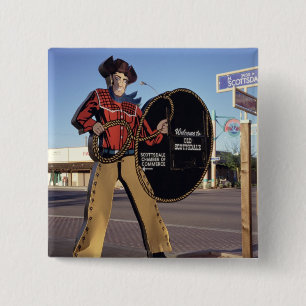 Badge Carré 5 Cm Chiffre signe de cowboy accueillant des touristes