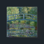 Badge Carré 5 Cm Claude Monet - Eau Lily étang, Harmonie verte<br><div class="desc">Etang Lily,  Harmonie Verte / Le Bassin aux Nympheas,  Harmonie Verte par Claude Monet en 1899</div>
