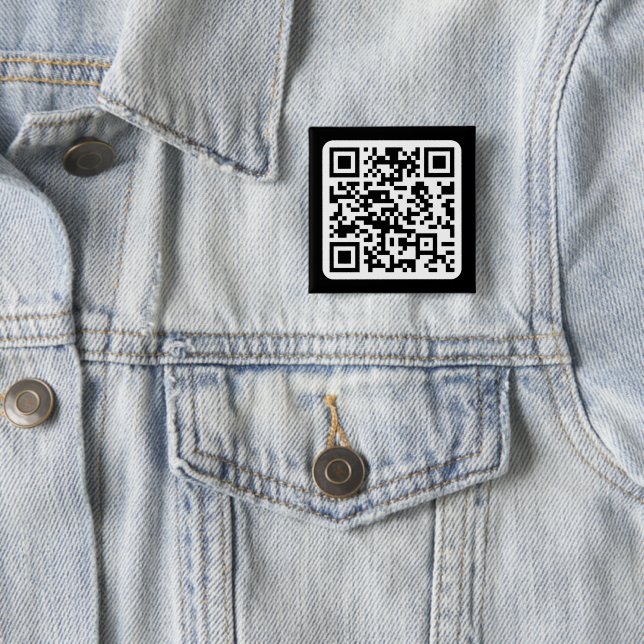 Badge Carré 5 Cm Code QR moderne modifiable | Blanc noir ou toute c (En situation)