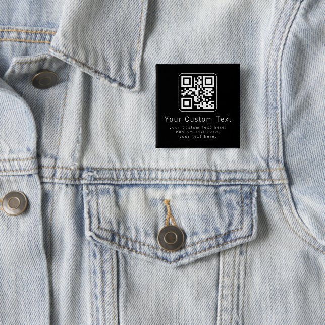 Badge Carré 5 Cm Code QR personnalisable & modèle de texte modifiab (En situation)