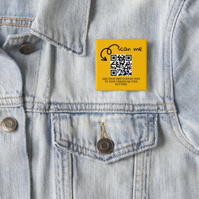 Badge Carré 5 Cm Code QR unique site Web numérisable personnalisé (En situation)