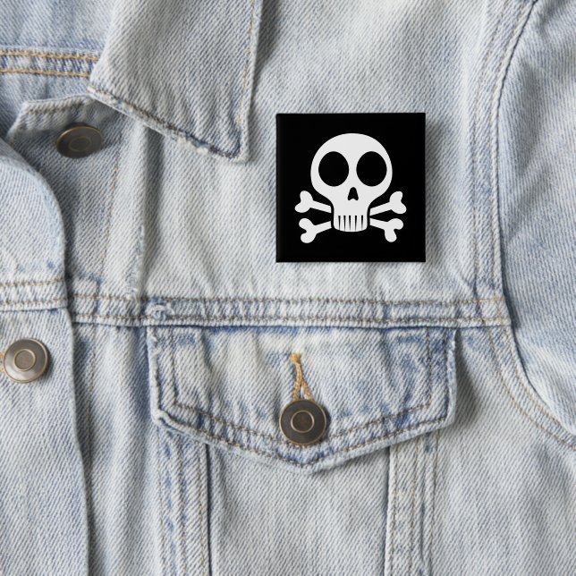 Badge Carré 5 Cm crâne effrayant sur fond noir (En situation)