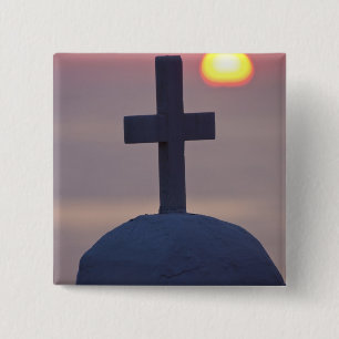 Badge Carré 5 Cm Croix sur le dessus de l'église au coucher du sole