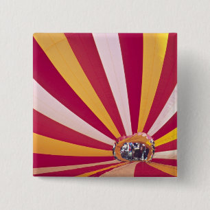 Badge Carré 5 Cm Des gens remplissent une montgolfière, Fort Colli