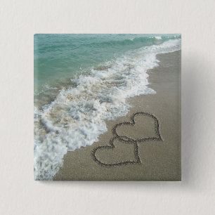 Badge Carré 5 Cm Deux coeurs de sable sur la plage, océan