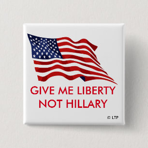 BADGE CARRÉ 5 CM DONNEZ-MOI LA LIBERTÉ PAS HILLARY