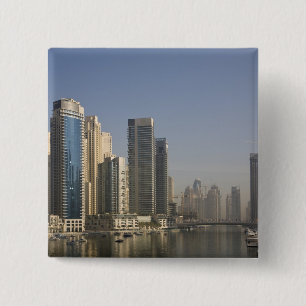 Badge Carré 5 Cm EAU, Dubaï. Des tours de marina avec des bateaux