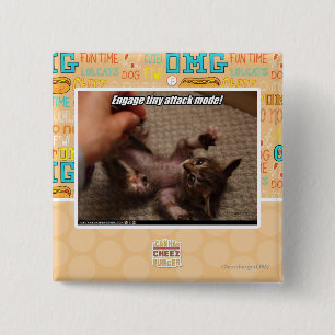 Badge Carré 5 Cm Engagez le mode minuscule d'attaque !