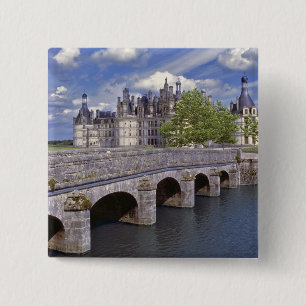 Badge Carré 5 Cm Europe, France, Chambord. Un pont de pierre mène