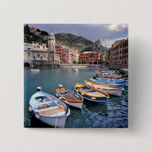 Badge Carré 5 Cm Europe, Italie, Vernazza. Bateaux peints de couleu