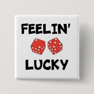 BADGE CARRÉ 5 CM "FEELIN' LUCKY" DICE