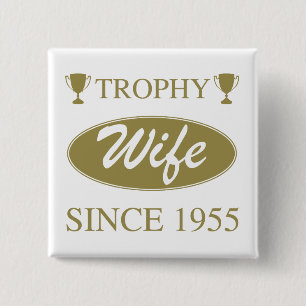 Badge Carré 5 Cm Femme de trophée depuis 1955