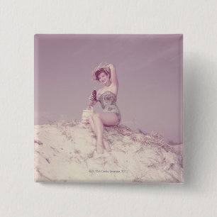 Badge Carré 5 Cm Femme détendant sur la plage