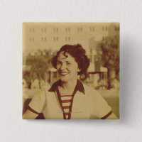 Femme s'asseyant dehors