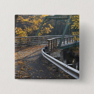 Badge Carré 5 Cm Feuillage d'automne et pont au-dessus des Millers