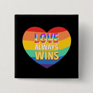 Badge Carré 5 Cm Fierté gay- l'amour gagne toujours. Couleur arc en