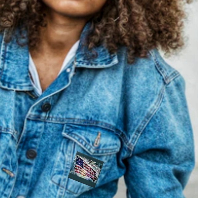 Badge Carré 5 Cm Fireworks Backdrop    (Wear your patriotism on your jacket, with the Fireworks Backdrop Button!)