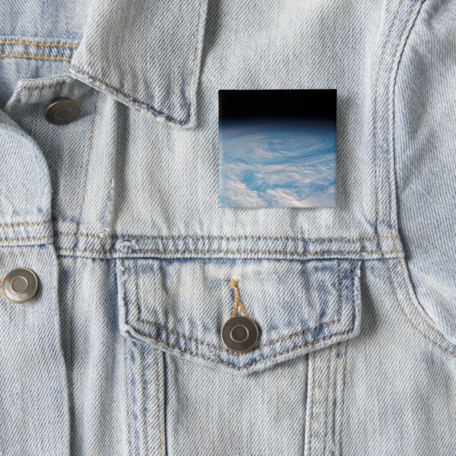 Badge Carré 5 Cm Formation De Nuages Circulaires Sur L'Océan Pacifi (En situation)